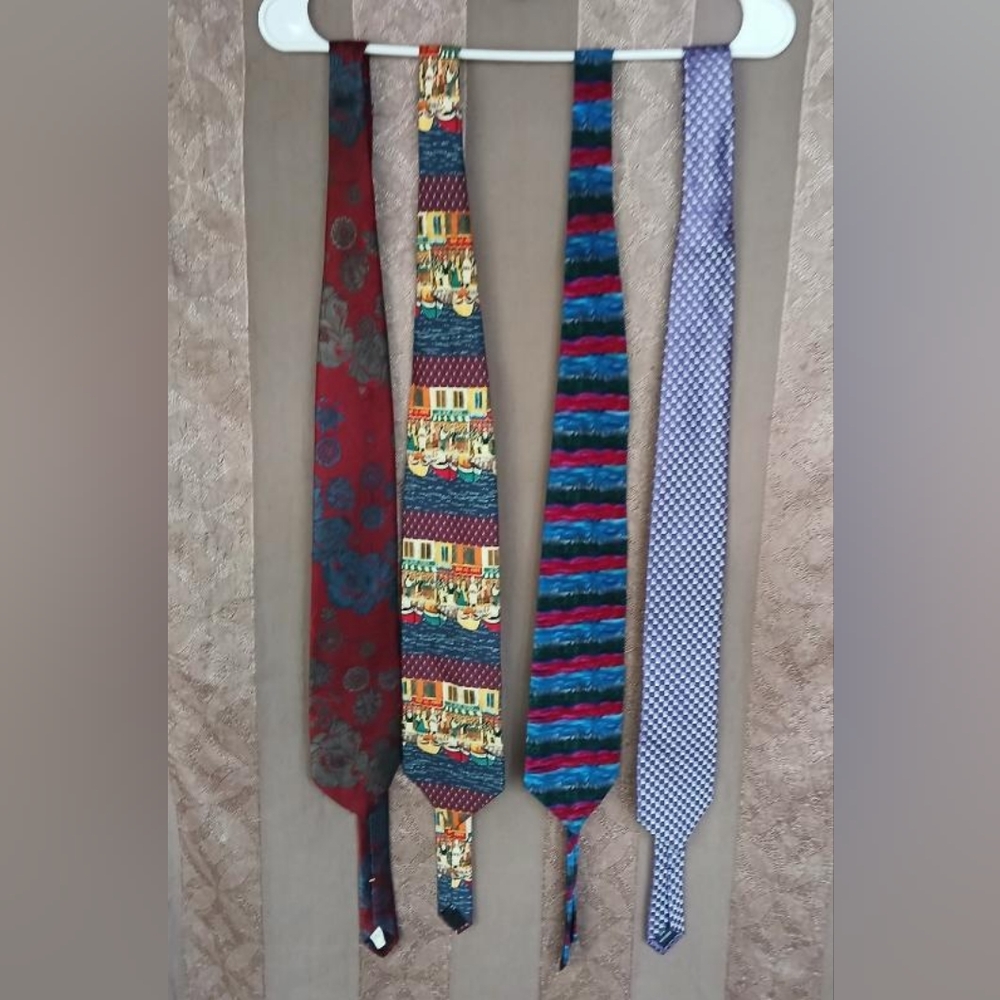 *BUNDLE OF MEN'S TIES LOT OF 4